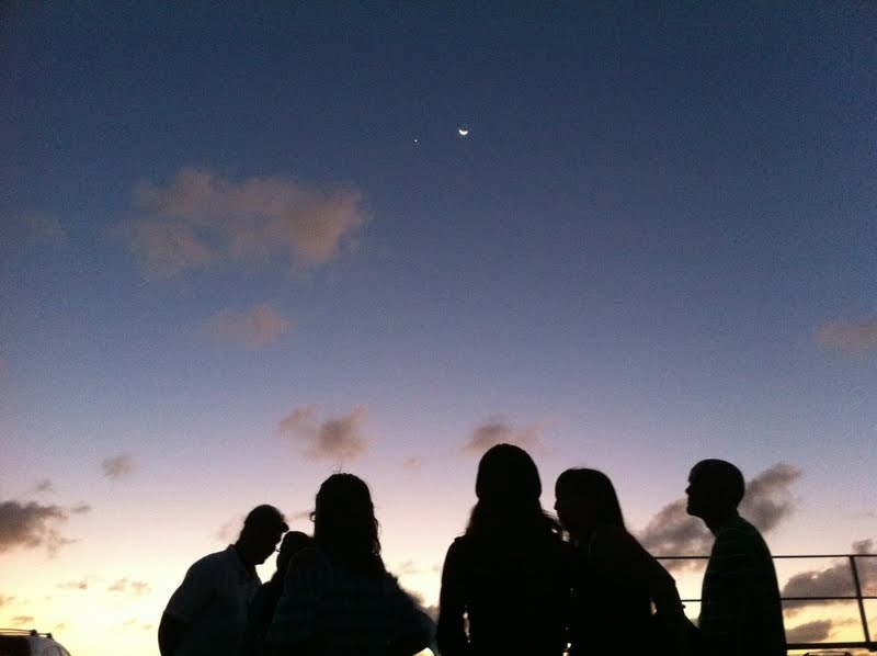 Familias puertorriqueñas en una noche de observación de estrellas de la Sociedad de Astronomía del Caribe (Crédito: SAC)