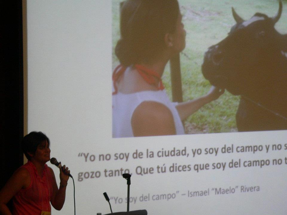 Mónica Feliú Mójer durante su presentación sobre estudios graduados