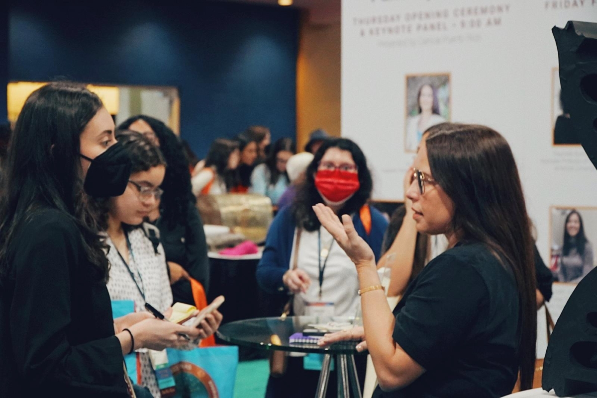 Mentoras de Semillas de Triunfo con Gretchen Díaz en SACNAS 2022.