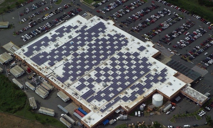 Paneles solares en el Walmart de Caguas, PR. 
